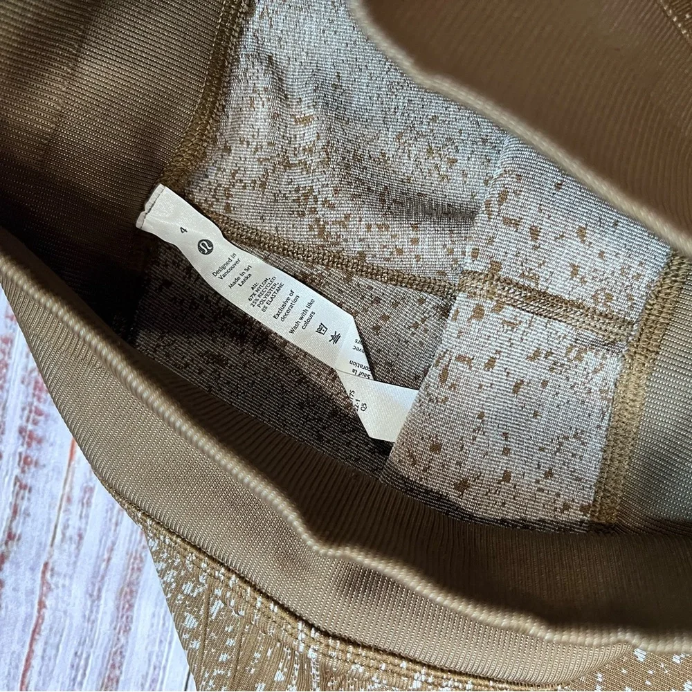 Lululemon Ebb to Street HR 8” Short